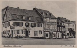 Hier geht es zur Karte mit dem Motiv 'Tanksäule, Motorräder und ein Kilometerstein' Hier geht es zur Karte mit dem Motiv 'Tanksäule, Motorräder und ein Kilometerstein'