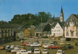 Hier geht es zur Karte mit dem Motiv 'Traktoren und andere alte Autos in Kastellaun' Hier geht es zur Karte mit dem Motiv 'Traktoren und andere alte Autos in Kastellaun'