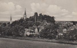 Hier geht es zur Karte mit dem Motiv 'Blick von Wiese auf Kirchen und Burg' Hier geht es zur Karte mit dem Motiv 'Blick von Wiese auf Kirchen und Burg'