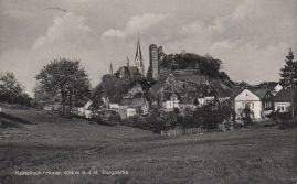 Hier geht es zur Karte mit dem Motiv 'Burg und Kirchen von einer Wiese gesehen'