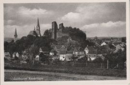 Hier geht es zur Karte mit dem Motiv 'Burgruine und Kirchen hinter einem Zaun'