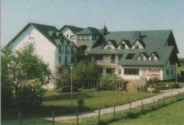 Hier geht es zur Karte mit dem Motiv 'Hotel zum Rehberg mit neueren Anbauten' Hier geht es zur Karte mit dem Motiv 'Hotel zum Rehberg mit neueren Anbauten'