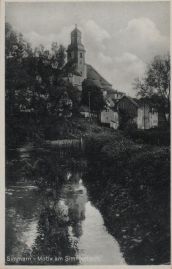 Hier geht es zur Karte mit dem Motiv 'Im Simmerbach gespiegelte Stephanskirche' Hier geht es zur Karte mit dem Motiv 'Im Simmerbach gespiegelte Stephanskirche'