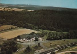 Hier geht es zur Karte mit dem Motiv 'Luftbild des Hotels zur Katz aus dem Jahr 1967' Hier geht es zur Karte mit dem Motiv 'Luftbild des Hotels zur Katz aus dem Jahr 1967'