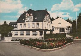 Hier geht es zur Karte mit dem Motiv 'Hotel Waldfrieden von der Straße gesehen' Hier geht es zur Karte mit dem Motiv 'Hotel Waldfrieden von der Straße gesehen'
