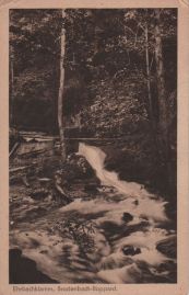 Hier geht es zur Karte mit dem Motiv 'Einfache Brücke über einem Wasserfall' Hier geht es zur Karte mit dem Motiv 'Einfache Brücke über einem Wasserfall'
