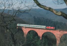 Hier geht es zur Karte mit dem Motiv 'Diesellokomotive auf dem Hubertusviadukt'