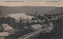 Hier geht es zur Karte mit dem Motiv 'Blick von einer Anhöhe auf Bahn und Rhein' Hier geht es zur Karte mit dem Motiv 'Blick von einer Anhöhe auf Bahn und Rhein'