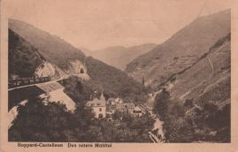Hier geht es zur Karte mit dem Motiv 'Ein Zug passiert Häuser im Tal' Hier geht es zur Karte mit dem Motiv 'Ein Zug passiert Häuser im Tal'