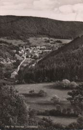 Hier geht es zur Karte mit dem Motiv 'Blick von einer Anhöhe auf das Dorf' Hier geht es zur Karte mit dem Motiv 'Blick von einer Anhöhe auf das Dorf'