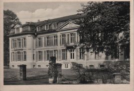 Hier geht es zur Karte mit dem Motiv 'Vorderseite des Schlosses Morsbroich von der Seite' Hier geht es zur Karte mit dem Motiv 'Vorderseite des Schlosses Morsbroich von der Seite'