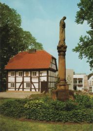 Hier geht es zur Karte mit dem Motiv 'Die alte Stiftsschule und die Mariensäule' Hier geht es zur Karte mit dem Motiv 'Die alte Stiftsschule und die Mariensäule'