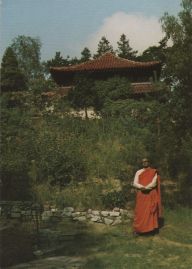 Hier geht es zur Karte mit dem Motiv 'Das buddhistische Haus und ein Mönch' Hier geht es zur Karte mit dem Motiv 'Das buddhistische Haus und ein Mönch'