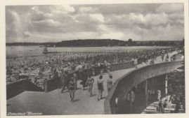 Hier geht es zur Karte mit dem Motiv 'Voller Strand im Strandbad' Hier geht es zur Karte mit dem Motiv 'Voller Strand im Strandbad'