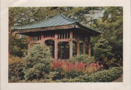 Hier geht es zur Karte mit dem Motiv 'Japansiche Gartenlaube zwischen Sträuchern' Hier geht es zur Karte mit dem Motiv 'Japansiche Gartenlaube zwischen Sträuchern'