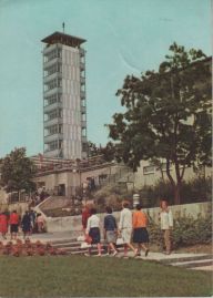 Hier geht es zur Karte mit dem Motiv 'Besucher auf dem Weg zum Müggelturm' Hier geht es zur Karte mit dem Motiv 'Besucher auf dem Weg zum Müggelturm'