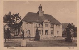 Hier geht es zur Karte mit dem Motiv 'Rathaus und Vorplatz' Hier geht es zur Karte mit dem Motiv 'Rathaus und Vorplatz'