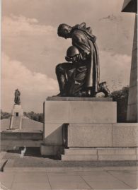 Hier geht es zur Karte mit dem Motiv 'Ehrenmal mit Soldat und Statue' Hier geht es zur Karte mit dem Motiv 'Ehrenmal mit Soldat und Statue'