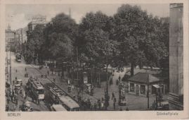 Hier geht es zur Karte mit dem Motiv 'Blick hinab auf den Dönhoffplatz'