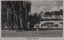 Hier geht es zur Karte mit dem Motiv 'Frau im Badeanzug auf dem Strand' Hier geht es zur Karte mit dem Motiv 'Frau im Badeanzug auf dem Strand'
