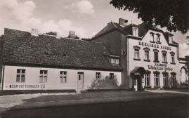 Hier geht es zur Karte mit dem Motiv 'Frontalaufnahme vom Wirtshaus Gatow' Hier geht es zur Karte mit dem Motiv 'Frontalaufnahme vom Wirtshaus Gatow'