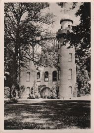 Hier geht es zur Karte mit dem Motiv 'Pfaueninsel-Schloss hinter Bäumen' Hier geht es zur Karte mit dem Motiv 'Pfaueninsel-Schloss hinter Bäumen'