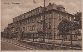 Hier geht es zur Karte mit dem Motiv 'Ein leerer Schulhof' Hier geht es zur Karte mit dem Motiv 'Ein leerer Schulhof'
