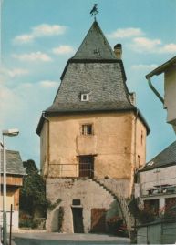 Hier geht es zur Karte mit dem Motiv 'Vergittertes Fenster im Turm' Hier geht es zur Karte mit dem Motiv 'Vergittertes Fenster im Turm'