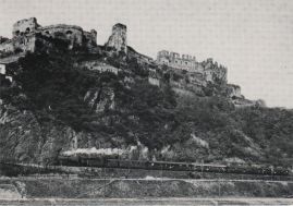 Hier geht es zur Karte mit dem Motiv 'Dampflokomotive unterhalb der Ruine Rheinfels' Hier geht es zur Karte mit dem Motiv 'Dampflokomotive unterhalb der Ruine Rheinfels'