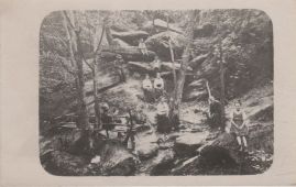 Hier geht es zur Karte mit dem Motiv 'Familienausflug in der Klamm' Hier geht es zur Karte mit dem Motiv 'Familienausflug in der Klamm'