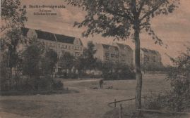 Hier geht es zur Karte mit dem Motiv 'Einseitig bebaute Schubartstraße' Hier geht es zur Karte mit dem Motiv 'Einseitig bebaute Schubartstraße'
