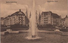 Hier geht es zur Karte mit dem Motiv 'Springbrunnen auf dem Bayerischen Platz' Hier geht es zur Karte mit dem Motiv 'Springbrunnen auf dem Bayerischen Platz'