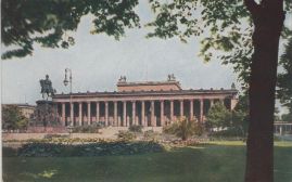Hier geht es zur Karte mit dem Motiv 'Reiterstandbild vor dem Alten Museum' Hier geht es zur Karte mit dem Motiv 'Reiterstandbild vor dem Alten Museum'