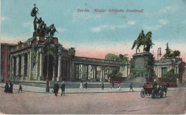 Hier geht es zur Karte mit dem Motiv 'Eine Kutsche vor dem Nationaldenkmal' Hier geht es zur Karte mit dem Motiv 'Eine Kutsche vor dem Nationaldenkmal'