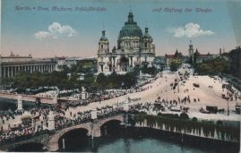 Hier geht es zur Karte mit dem Motiv 'Aufzug der Wache auf der Schlossbrücke' Hier geht es zur Karte mit dem Motiv 'Aufzug der Wache auf der Schlossbrücke'