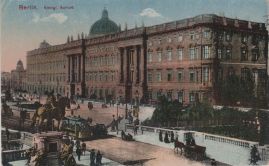 Hier geht es zur Karte mit dem Motiv 'Tram und Kutschen vor dem Schloss' Hier geht es zur Karte mit dem Motiv 'Tram und Kutschen vor dem Schloss'
