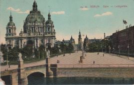 Hier geht es zur Karte mit dem Motiv 'Der Berliner Dom und ein großer Platz' Hier geht es zur Karte mit dem Motiv 'Der Berliner Dom und ein großer Platz'