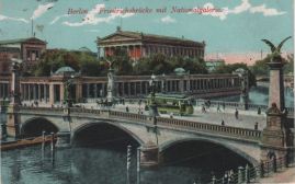 Hier geht es zur Karte mit dem Motiv 'Viele Fußgänger auf der Friedrichsbrücke' Hier geht es zur Karte mit dem Motiv 'Viele Fußgänger auf der Friedrichsbrücke'