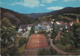 Hier geht es zur Karte mit dem Motiv 'Der Tennisplatz der Pension Röhrig' Hier geht es zur Karte mit dem Motiv 'Der Tennisplatz der Pension Röhrig'