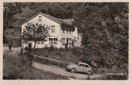 Hier geht es zur Karte mit dem Motiv 'VW Käfer vor dem Hotel Jürges' Hier geht es zur Karte mit dem Motiv 'VW Käfer vor dem Hotel Jürges'