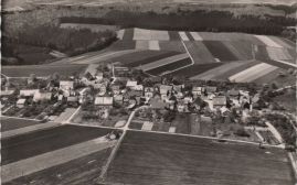 Hier geht es zur Karte mit dem Motiv 'Schwarzweißes Luftbild von Wohnroth' Hier geht es zur Karte mit dem Motiv 'Schwarzweißes Luftbild von Wohnroth'