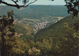 Hier geht es zur Karte mit dem Motiv 'Blick von einem Hügel auf Lütz'