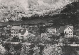 Hier geht es zur Karte mit dem Motiv 'Dampflok im Mühlbachtal' Hier geht es zur Karte mit dem Motiv 'Dampflok im Mühlbachtal'