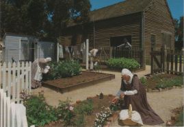 Hier geht es zur Karte mit dem Motiv 'Bei der Gartenarbeit hinter der Post' Hier geht es zur Karte mit dem Motiv 'Bei der Gartenarbeit hinter der Post'