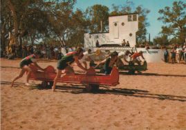 Hier geht es zur Karte mit dem Motiv 'Tub Fours bei der Henley-on-Todd-Regatta' Hier geht es zur Karte mit dem Motiv 'Tub Fours bei der Henley-on-Todd-Regatta'