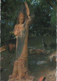 Hier geht es zur Karte mit dem Motiv 'Skulptur aus verbranntem Baum' Hier geht es zur Karte mit dem Motiv 'Skulptur aus verbranntem Baum'