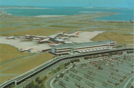 Hier geht es zur Karte mit dem Motiv 'Flughafen Mascot am Meer' Hier geht es zur Karte mit dem Motiv 'Flughafen Mascot am Meer'