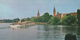 Hier geht es zur Karte mit dem Motiv 'Ausflugsschiff vor der Altstadt' Hier geht es zur Karte mit dem Motiv 'Ausflugsschiff vor der Altstadt'