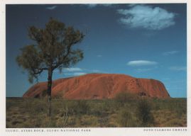 Hier geht es zur Karte mit dem Motiv 'Harmlose Wolken über dem Uluru'