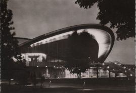 Hier geht es zur Karte mit dem Motiv 'Kongresshalle in der Nacht'